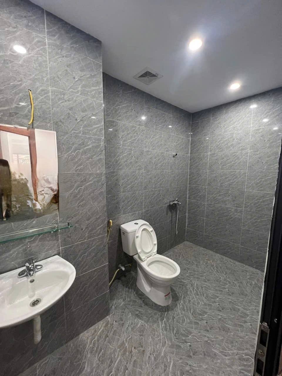 Cho thuê nhà Phố Vĩnh Tuy 55m2 x 5.5 tầng, 4PN, 20 triệu KD onl, VP c.ty, Lớp học, và ở lại - Ảnh 4